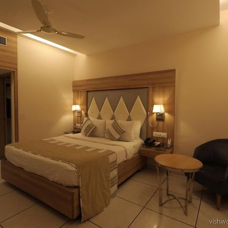 Rang Lords Inn Bharuch Exterior foto
