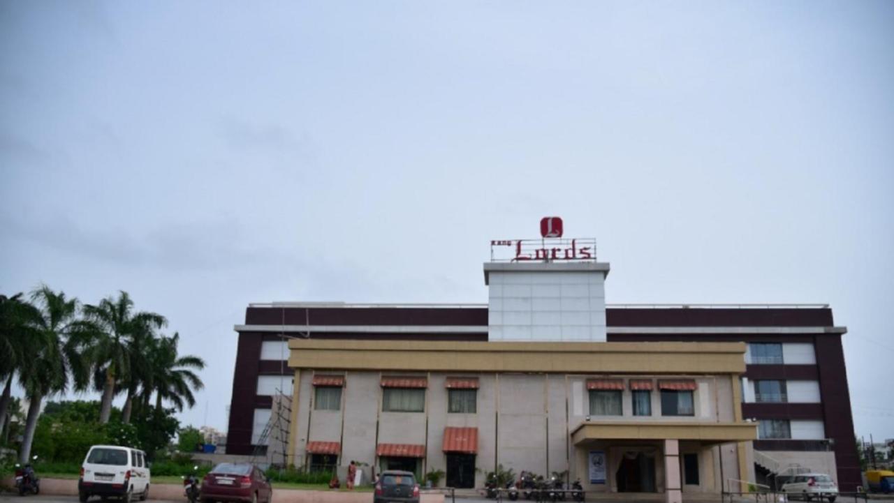 Rang Lords Inn Bharuch Exterior foto