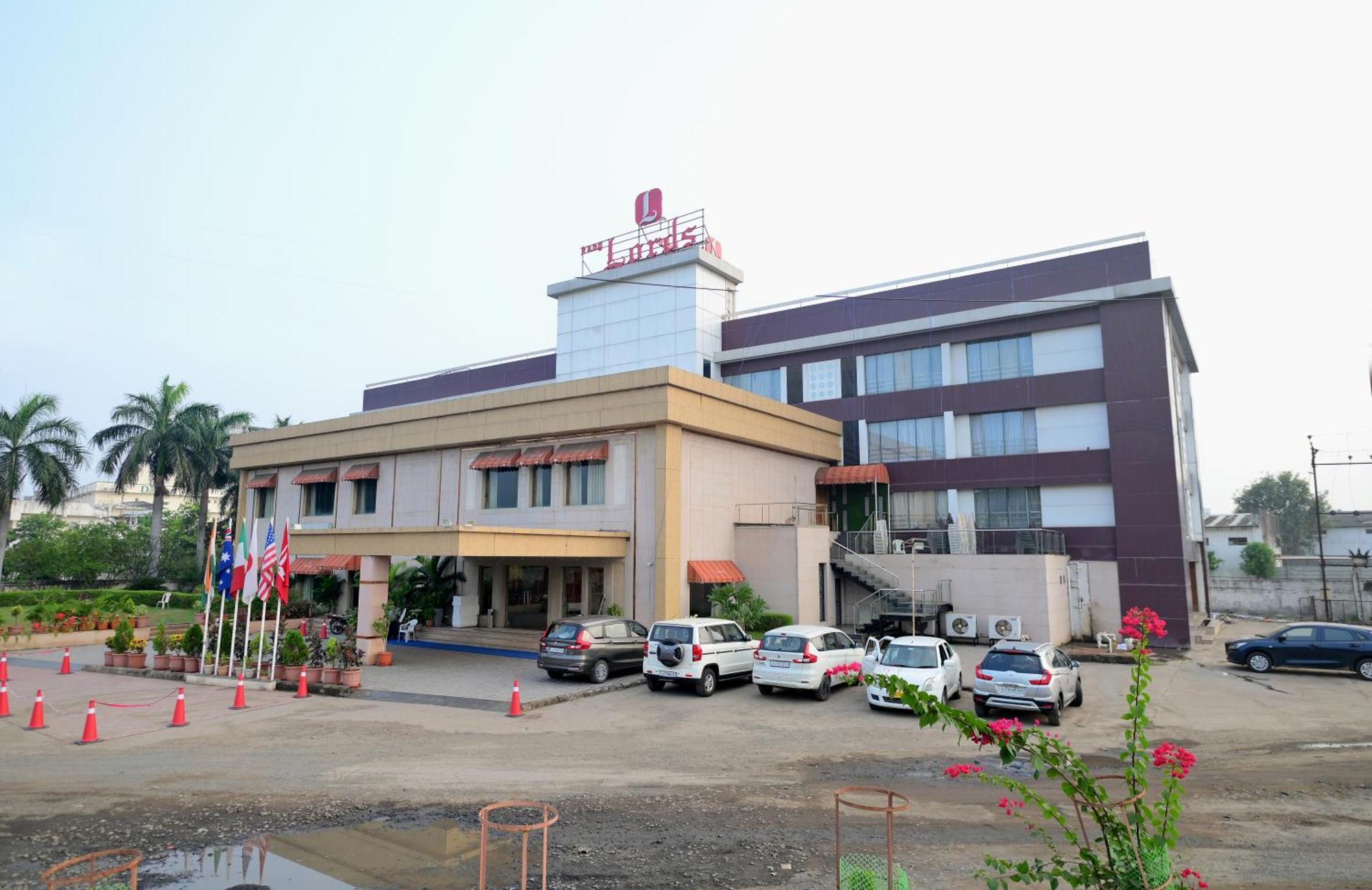 Rang Lords Inn Bharuch Exterior foto