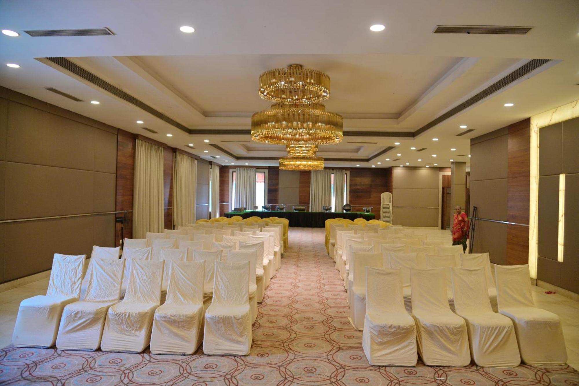 Rang Lords Inn Bharuch Exterior foto